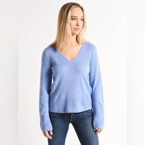 $268 White + Warren Cashmere Slit Sleeve Bell Cuff V-Neck Sweater Blue Small